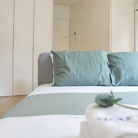 Classy Urban Life דירה